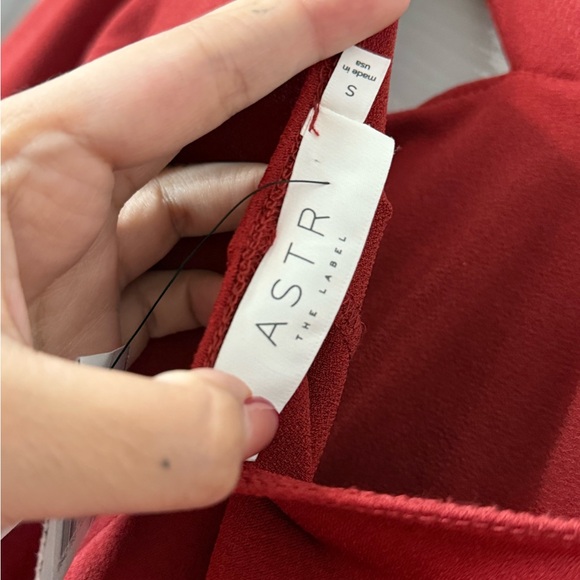 ASTR Red Cold Shoulder Bodycon Dress - Picture 12 of 14